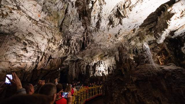 Постойнска Яма