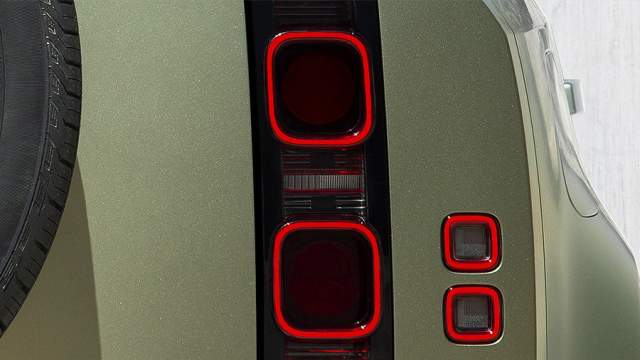 ...равно как и форма фонарей