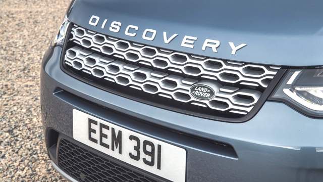 Jaguar Land Rover Силовая структура кузова стальная, а наружные панели в основном алюминиевые. Капот снабдили подушкой безопасности для пешеходов