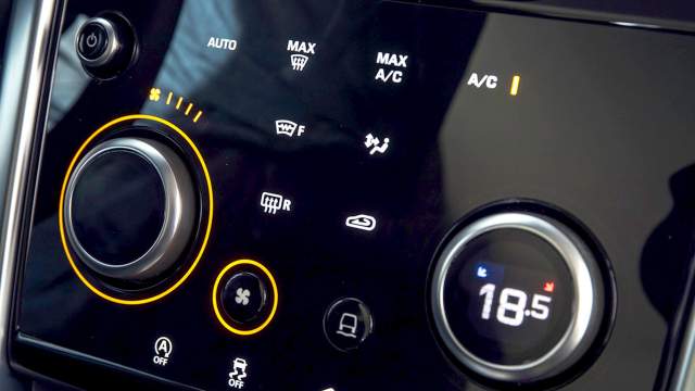 Land Rover Ручки на центральной консоли отвечают за регулировку температуры, интенсивность обдува, переключение ездовых режимов и даже за управление прицепом