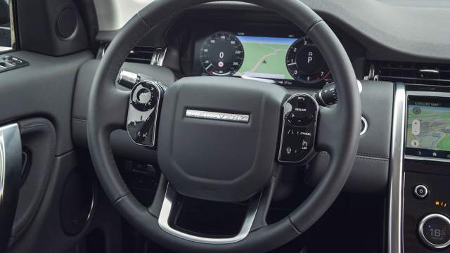 Land Rover Цифровая приборная панель — опция, в базе предлагают аналоговые приборы