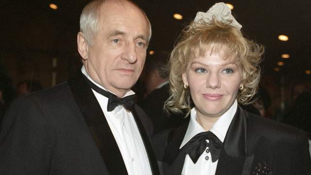 Режиссер театра «Ленком» Марк Захаров с дочерью Александрой Захаровой. 1996 год