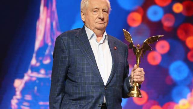 Народный артист СССР, режиссёр театра и кино, художественный руководитель театра «Ленком» Марк Захаров, на XXX церемонии вручения Национальной кинематографической премии «НИКА» в театре имени Моссовета в Москве. 2017 год