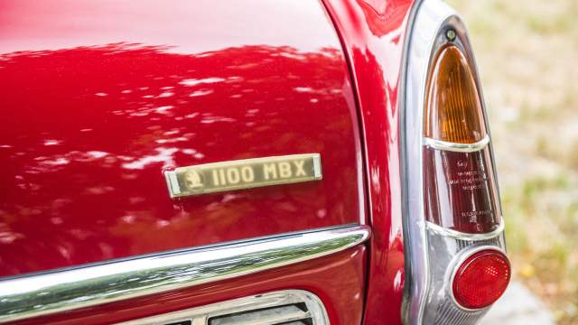 Отличие версии 1100 от версии 1000 в более простом моторе с одним карбюратором. Она развивал те же 52 л.с., но крутящий момент вырос с 75,5 до 81,4 Нм