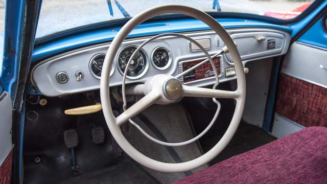 К рычагу переключения передач за рулем нужно привыкнуть