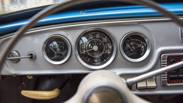 Красивые приборы бликуют