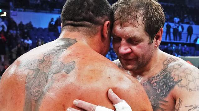 После боя Александр Емельяненко извинился перед зрителями за быструю победу