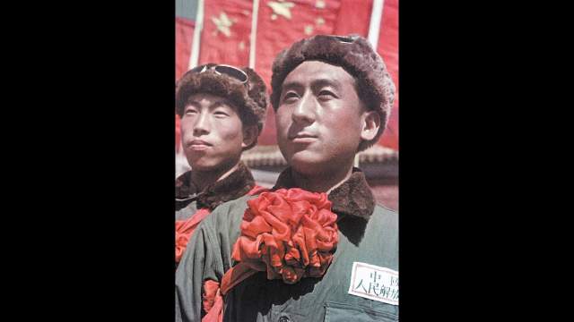 С 1949 по 1950 год он находился в Китае вместе со съёмочной группой в качестве фотографа и участвовал в съёмке художественно-документального фильма «Победа китайского народа». В это время он сделал много цветных фотографий