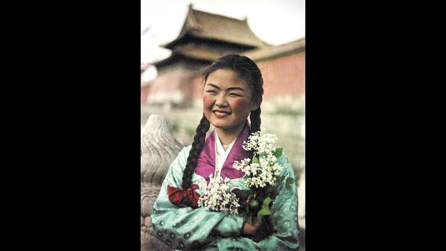 Эти фотографии были сняты Владиславом Микошей (1909–2004) — советским и российским кинооператором, кинорежиссёром, сценаристом, фотографом, народным артистом СССР