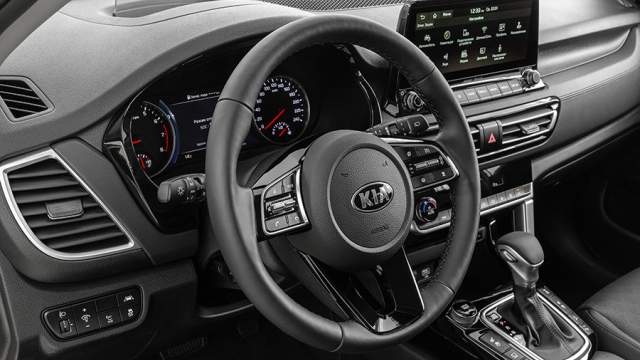 Руль снабжен подогревом