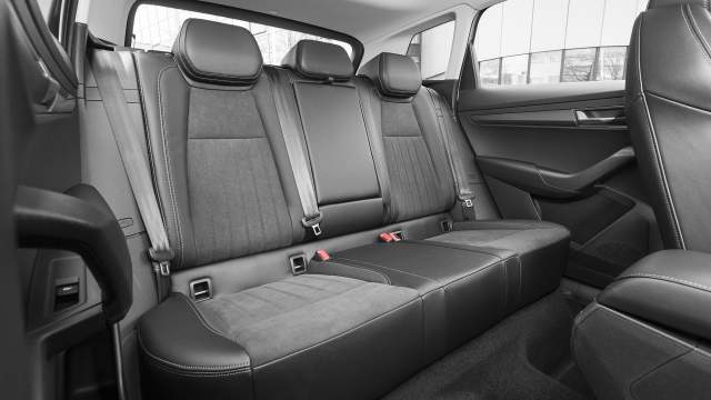Задний ряд довольно просторный