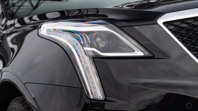 Светодиодная оптика с автоматическим управлением дальним светом предлагается уже в базе