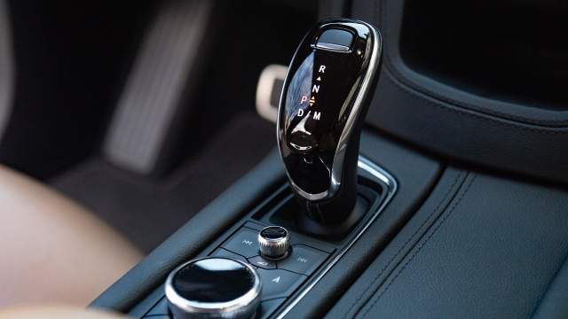 Нефиксируемый джойстик работает достаточно быстро