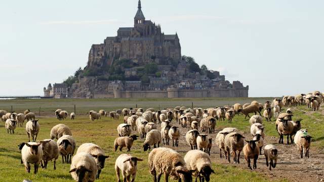 Карантин превращает Мон-Сен-Мишель в крепость-призрак