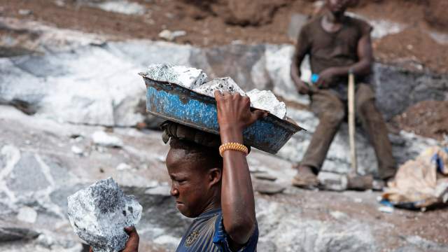 Работа на гранитном карьере