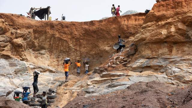 Работа на гранитном карьере