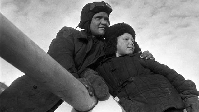 Танкист И. Коронков и "сын полка" Павел