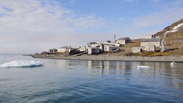 Полярная станция "Бухта Тихая" (архипелаг Земля Франца-Иосифа)