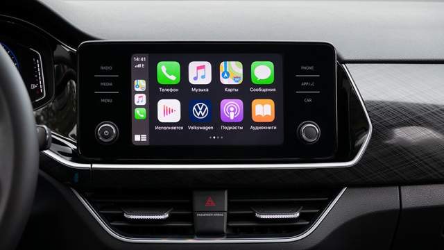 Мультимедийная система с 8-дюймовым экраном поддерживает Apple CarPlay и Android Auto
