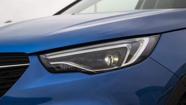 Светодиодные фары умеют подсвечивать повороты, дорожные знаки и автоматически адаптируются к дорожным условиям