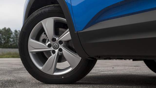 Диски носят названия прежних моделей Opel, 17-дюймовые — Calibra, 18-дюймовые — Omega