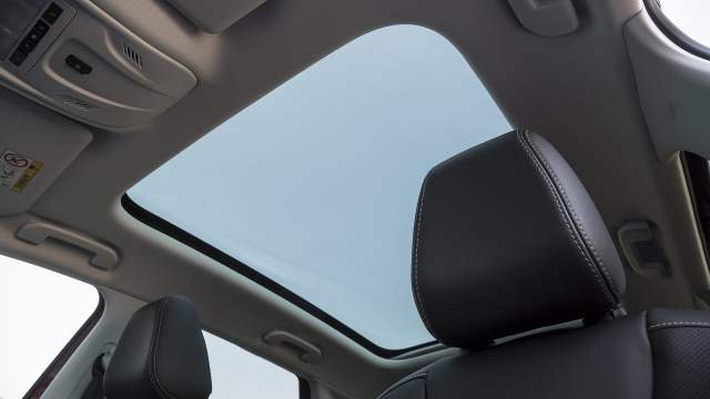 В качестве опции доступна панорамная крыша