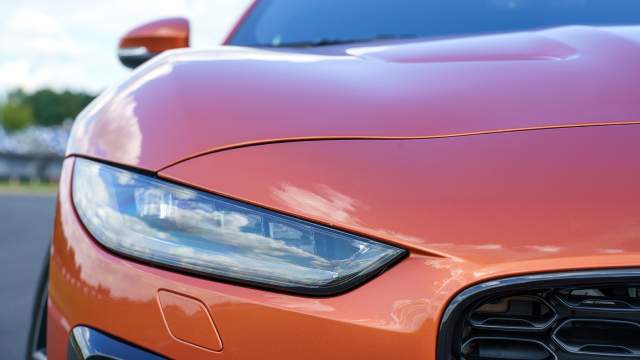 Пиксельная технология позволяет выключить или затемнить каждый светодиод, чтобы приглушить дальний свет и не слепить водителей встречных автомобилей