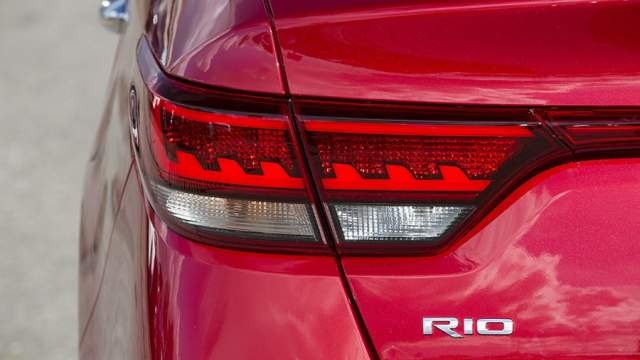 Красивые светодиодные фонари — признак комплектаций Style и Premium