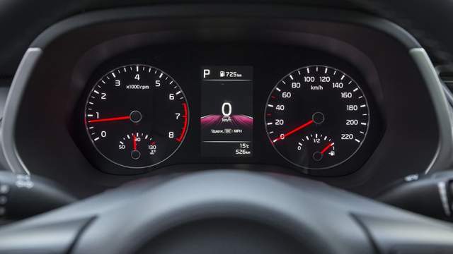 Экранчик в топ-версии теперь цветной, с красивой графикой