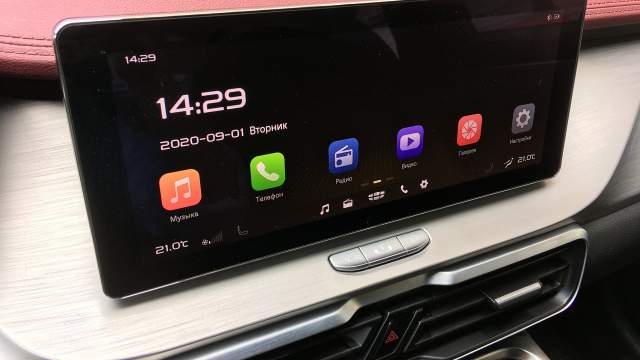 10-дюймовый экран с тачскрином и расположен где надо, и срабатывает четко. А яркой графике китайского кроссовера могут позавидовать как корейский автопром, так и «японцы»