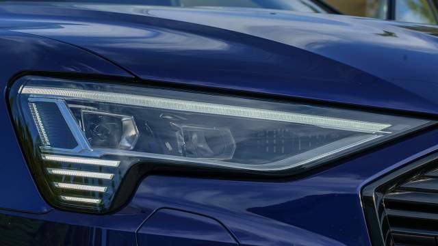 Фары светодиодные с автоматическим дальним