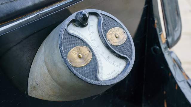 Из приборов только вольтметр и амперметр