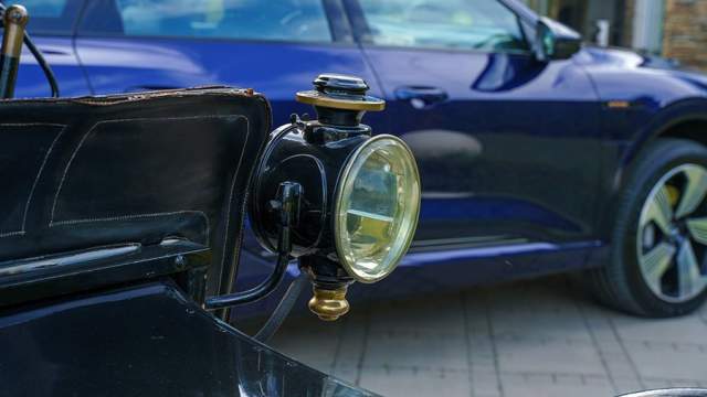 Фары у электромобиля Baker электрические