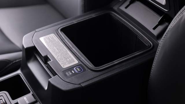 Бокс между сиденьями охлаждаемый