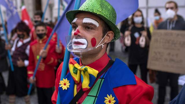  Theater workers, dancers and people working in the culture and entertainment sector attend a protest against the new lockdown measures for Covid-19 pandemic, on October 30, 2020 in Rome, Italy. The protest is organized to protest against the government restriction measures of closing cinemas, movie theaters and gyms to contain the spread of coronavirus (Covid-19) pandemic. Italy registered over 26,800 new infections and 217 deaths in the last 24 hours.