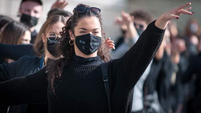  Theater workers, dancers and people working in the culture and entertainment sector attend a protest against the new lockdown measures for Covid-19 pandemic, on October 30, 2020 in Rome, Italy. The protest is organized to protest against the government restriction measures of closing cinemas, movie theaters and gyms to contain the spread of coronavirus (Covid-19) pandemic. Italy registered over 26,800 new infections and 217 deaths in the last 24 hours.