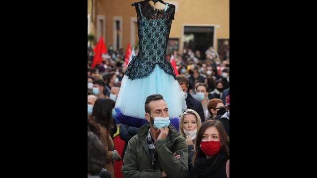  Theater workers, dancers and people working in the culture and entertainment sector attend a protest against the new lockdown measures for Covid-19 pandemic, on October 30, 2020 in Rome, Italy. The protest is organized to protest against the government restriction measures of closing cinemas, movie theaters and gyms to contain the spread of coronavirus (Covid-19) pandemic. Italy registered over 26,800 new infections and 217 deaths in the last 24 hours.