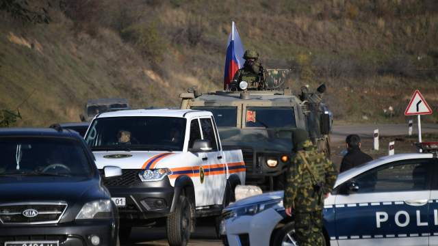 Машины и миротворец.