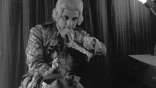 Актер Александр Ширвиндт в роли графа Альмавива в спектакле "Безумный день, или Женитьба Фигаро".