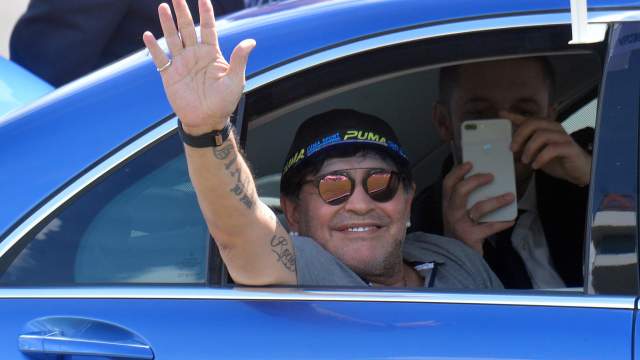 Футболист Диего Марадона прибыл в аэропорт Бреста