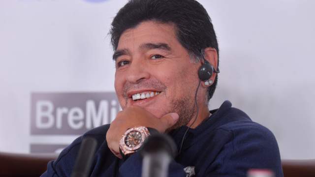 Футболист, председатель правления белорусского ФК "Динамо-Брест" Диего Марадона на пресс-конференции в гостинице «Эрмитаж»