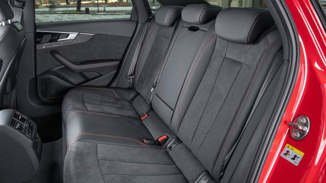 Сзади в A4 достаточно просторно