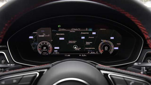 У виртуальной приборной панели множество вариантов конфигурации, можно вывести на нее карту