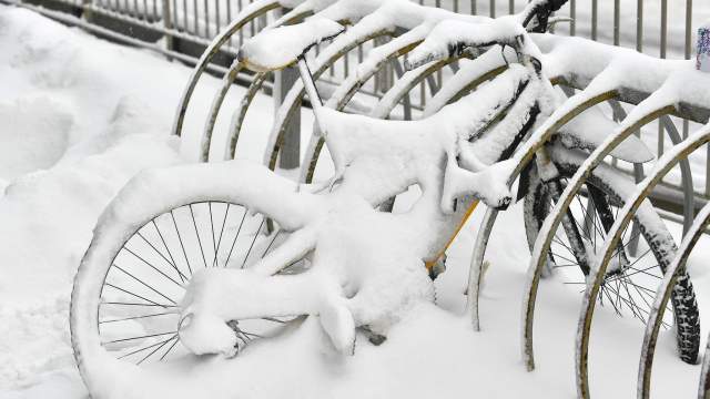 Снег на велосипеде