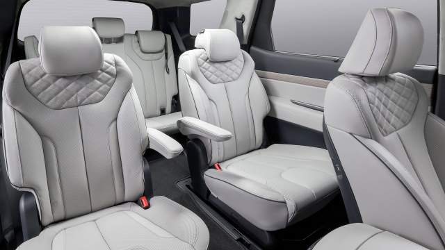 Раздельные сиденья на втором ряду предлагаются только в топ-версии 