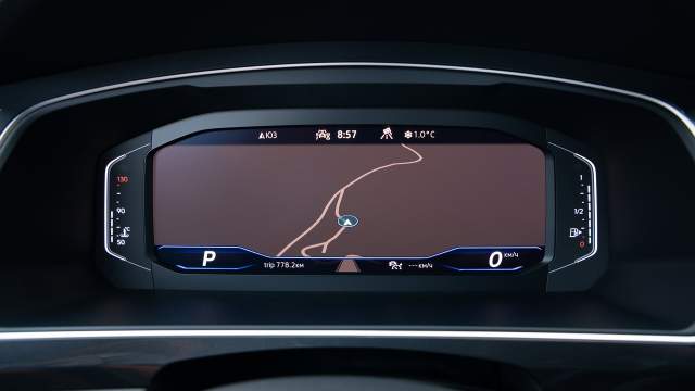 На приборную панель можно вывести штатную навигацию