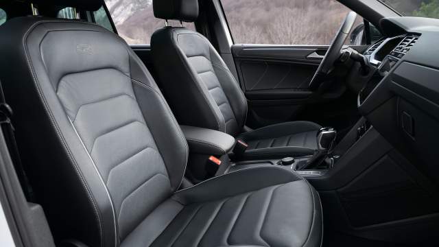 Вариантов обивки сидений семь: три тканевых и четыре кожаных