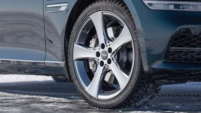 Минимальный размер колес для седана — 19 дюймов, максимальный — 20 дюймов