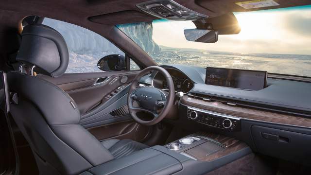 Седан отличается от кроссовера формой центральной консоли