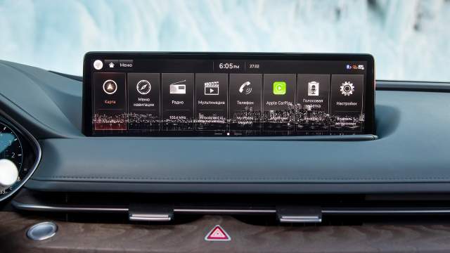 Экран сенсорный. Мультимедийная система поддерживает Apple CarPlay и Android Auto